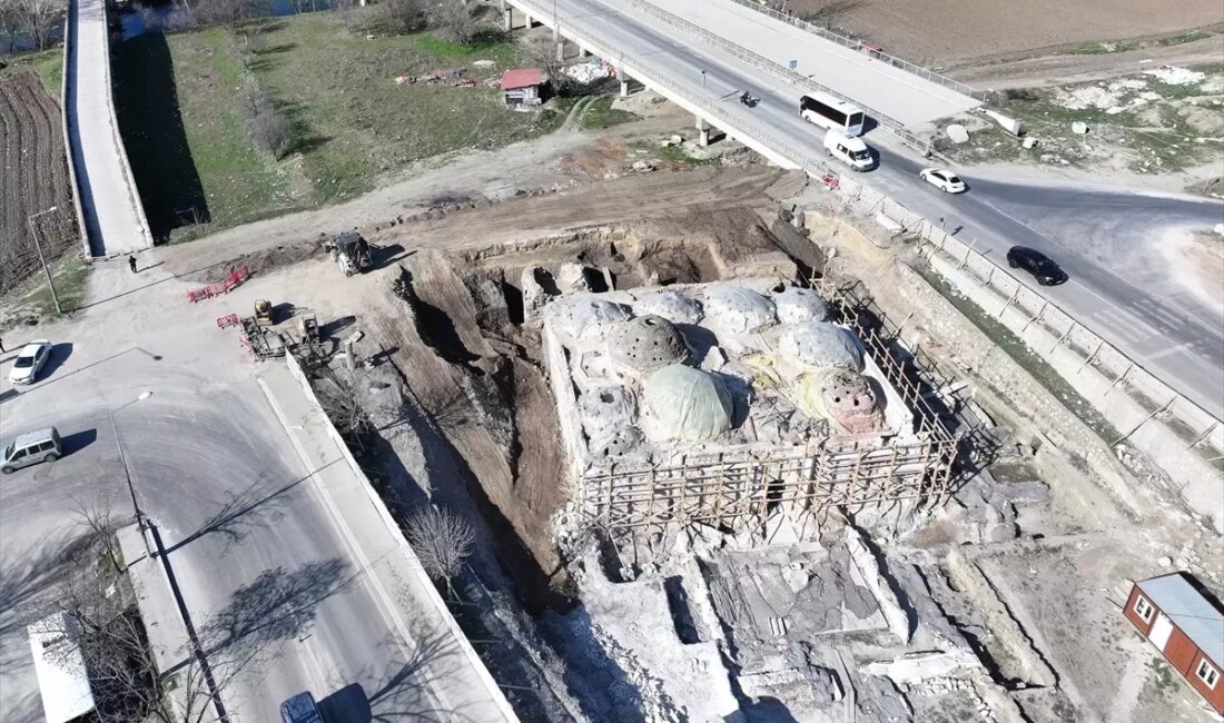 Edirne'nin tarihi dokusunu yansıtan Gazi Mihal Hamamı, yakında koku ve
