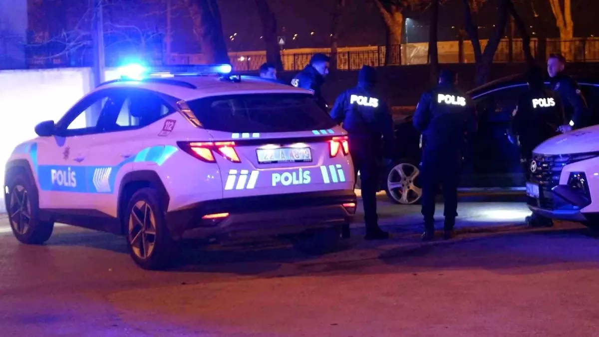 Polis 'dur' ihtarına uymayan şoför, lastiklerine ateş açılarak durduruldu. Kuşkulu