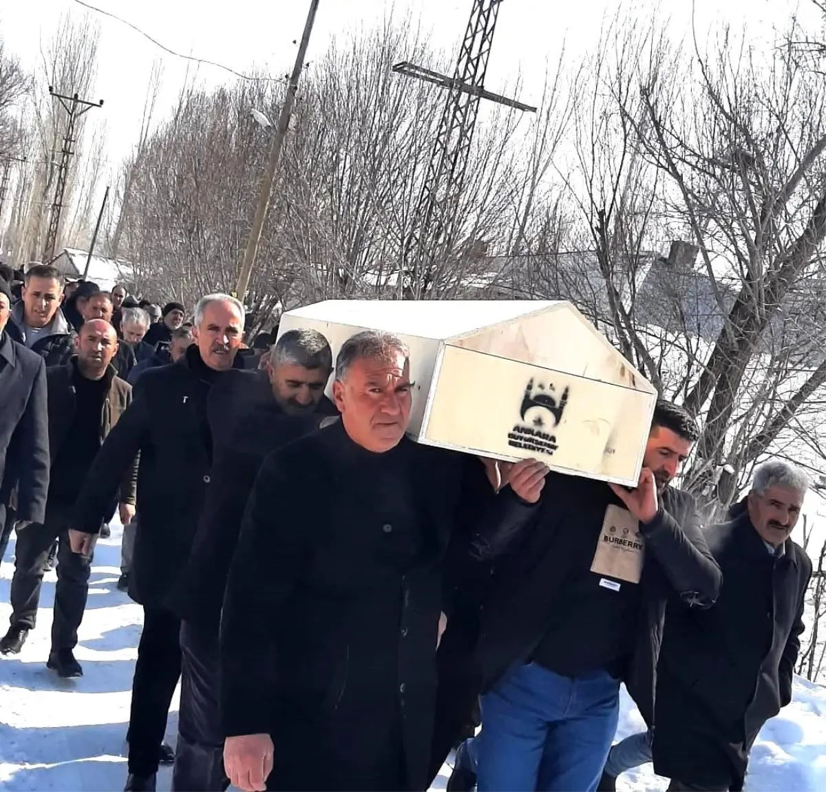 Efendi Güvercin, sevenleri tarafından son yolculuğuna uğurlandı. Bu özel an,