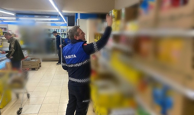 Efes Selçuk'ta zabıta ekipleri, market denetimlerine başladı. Tüketici haklarını korumak