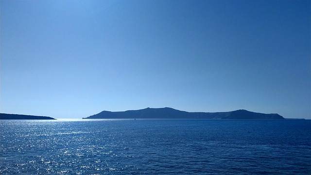 Yunanistan'ın turistik Santorini Adası ve çevresinde son günlerde art arda
