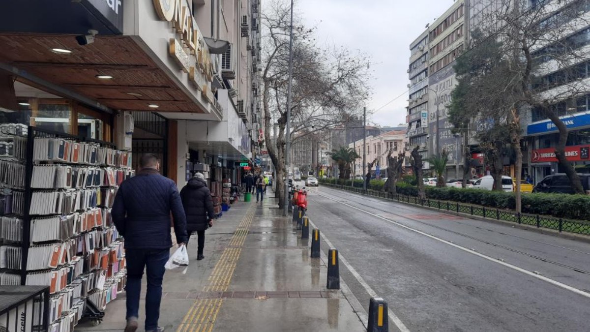 Ege Denizi'nde 700'ün üzerinde deprem sarsıntısı meydana geldi. Bu olayın