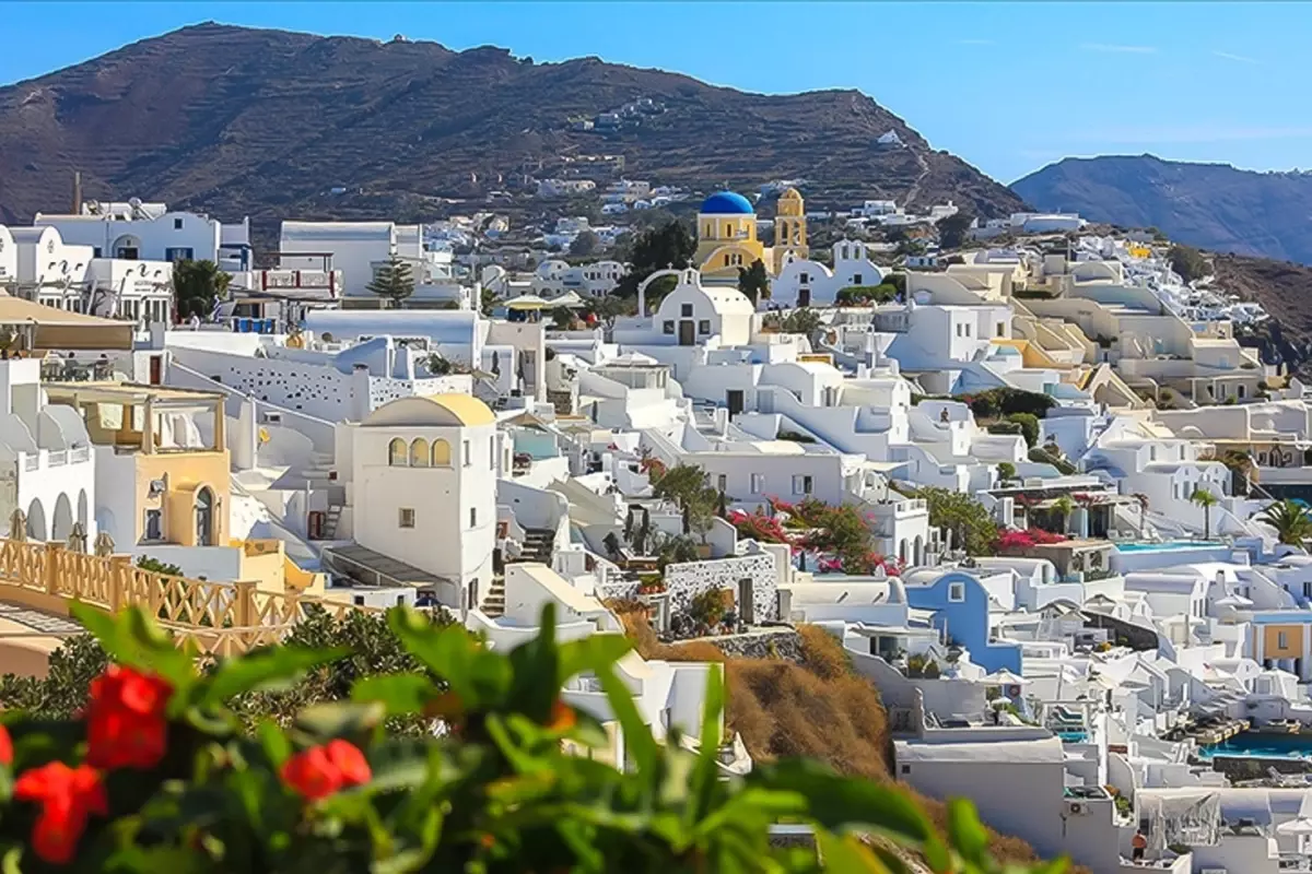 Ege Denizi'nde artan deprem aktivitesi, bölgedeki riskleri artırıyor. Santorini'deki önlemler