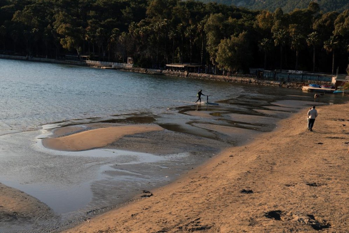 Ege Denizi'nde Deprem Fırtınası ve Deniz Suyu Çekilmeleri