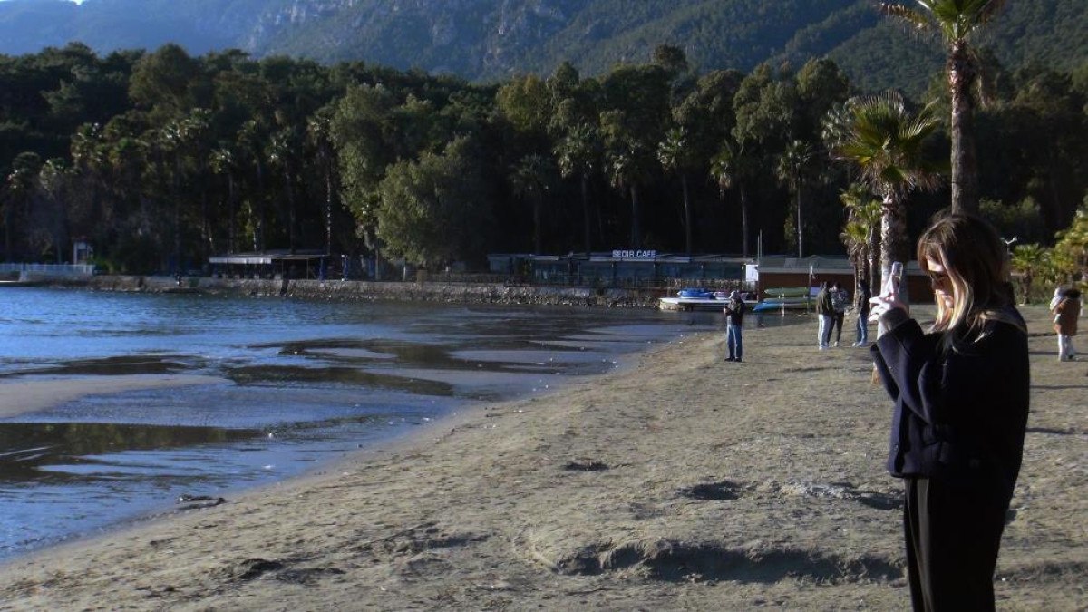 Ege Denizi'nde Deprem Fırtınası ve Deniz Suyu Çekilmeleri