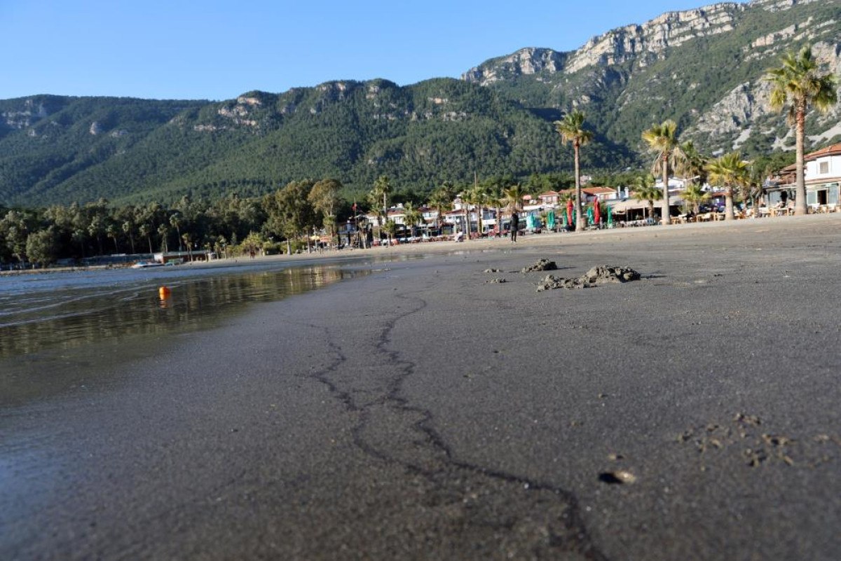 Ege Denizi'nde Deprem Fırtınası ve Deniz Suyu Çekilmeleri