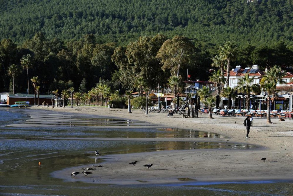 Ege Denizi'nde Deprem Fırtınası ve Deniz Suyu Çekilmeleri