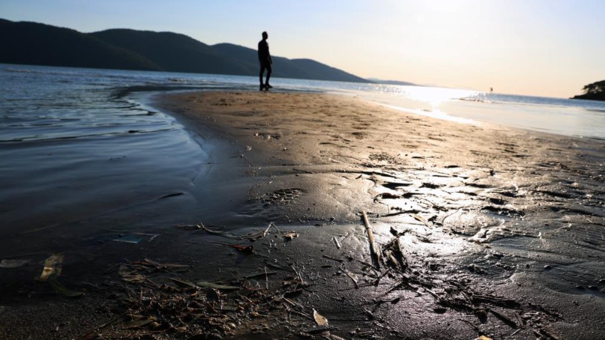 Ege Denizi'nde meydana gelen deprem fırtınası ve deniz suyu çekilmeleri,