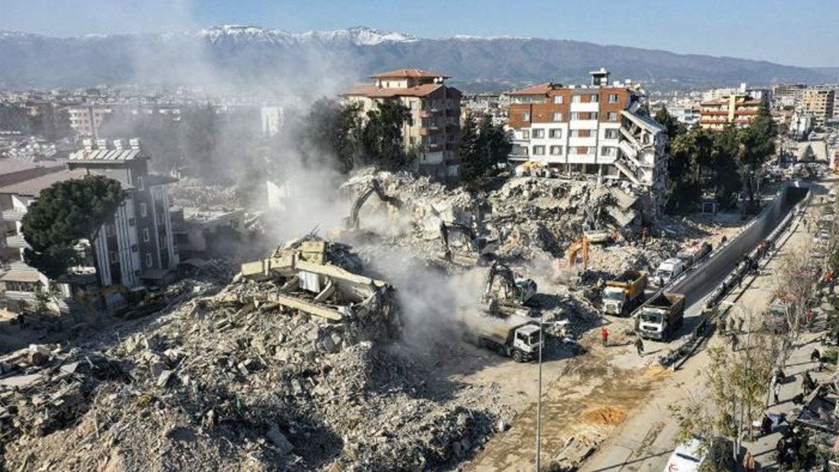 Ege Denizi'nde Depremler: Bölge Halkı Paniğe Kapıldı