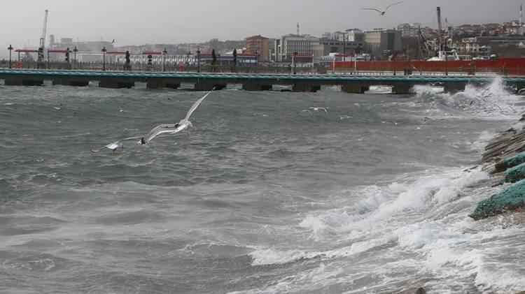 Ege Denizi'nde Tsunami Tehlikesi: Uzmanlardan Açıklamalar