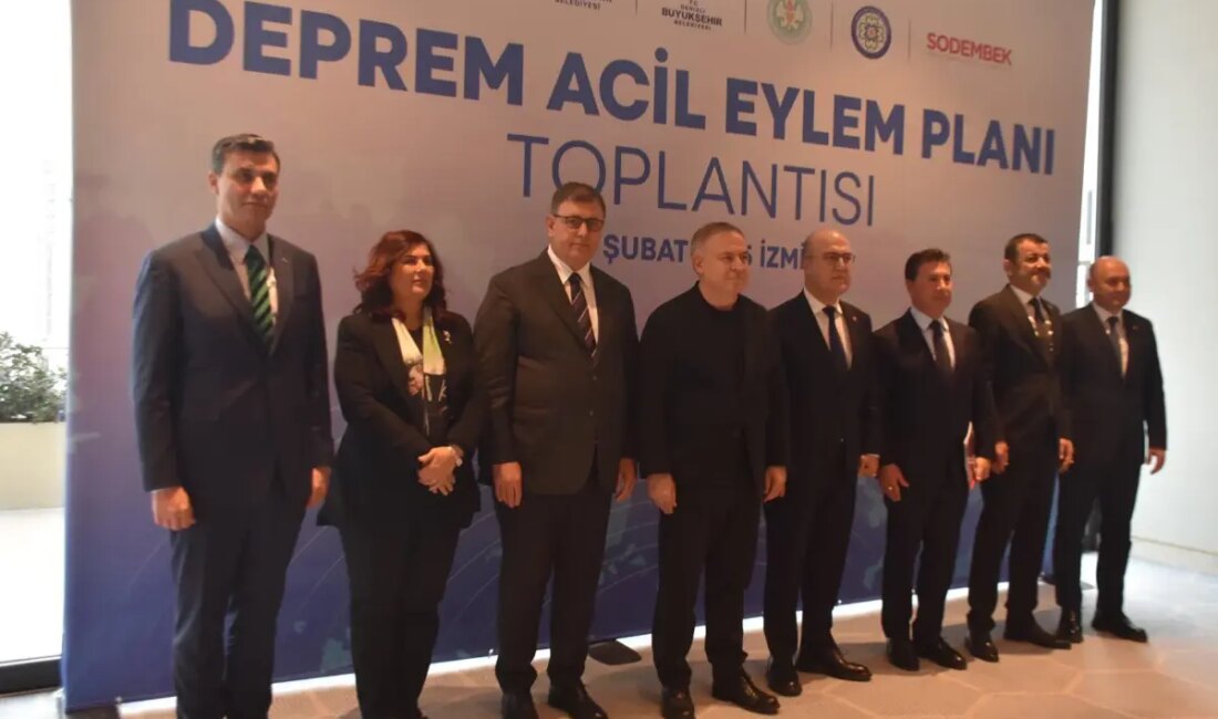 Ege Denizi'ndeki depremler üzerine İzmir'de düzenlenen toplantıda uzmanlar, afet yönetimi