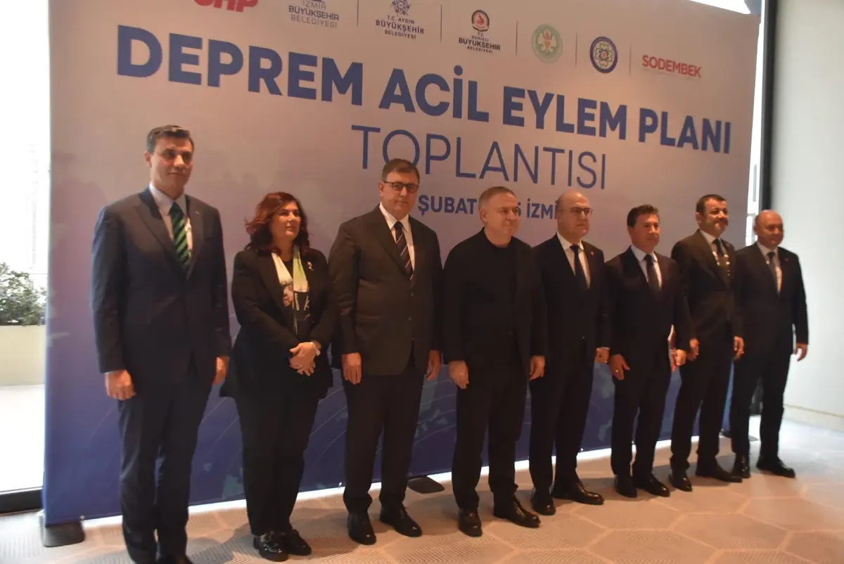 Ege Denizi'ndeki depremler üzerine İzmir'de düzenlenen toplantıda uzmanlar, afet yönetimi