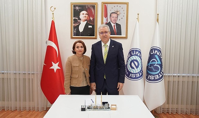 Ege Üniversitesi'nden yenilikçi bebek battaniyesi, konfor ve şıklığı bir araya