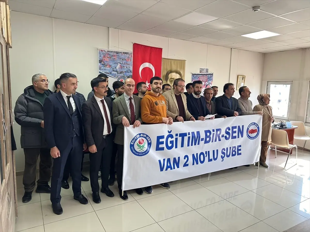 Eğitim-Bir-Sen, üniversite idari personelinin yer değişikliği taleplerini gündeme getiriyor. Bu