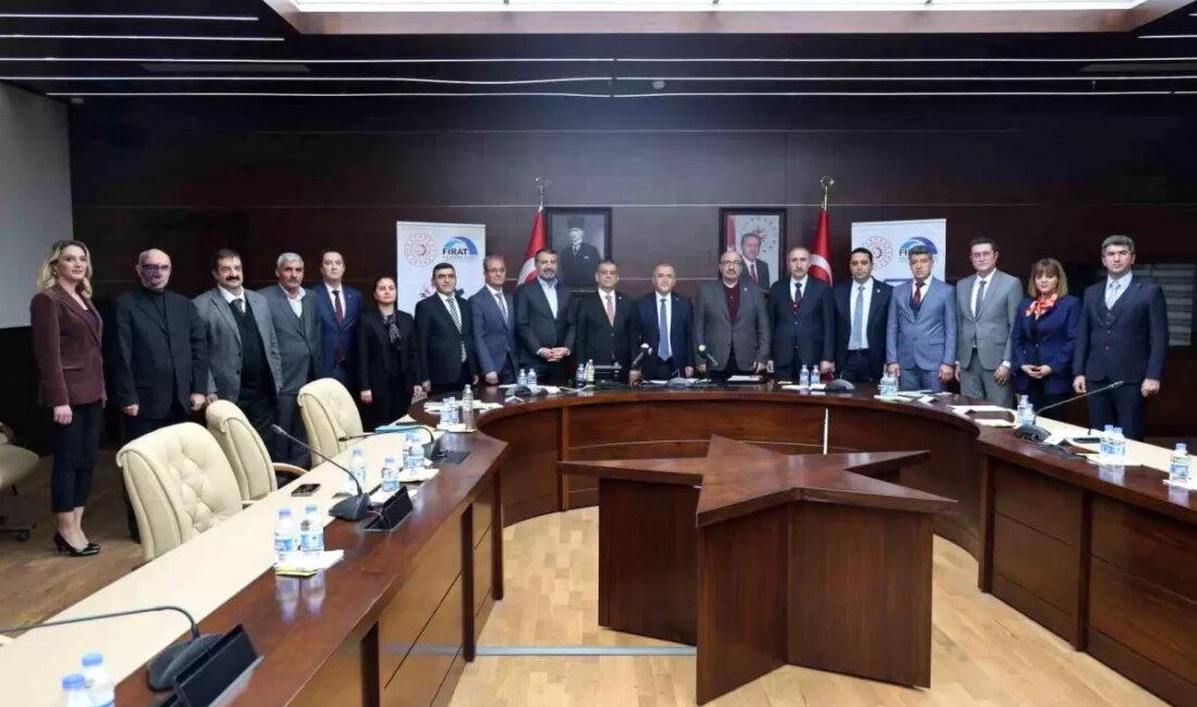 Elazığ'da gerçekleştirilen 76,7 milyon liralık projelerin imza töreni, kente yeni