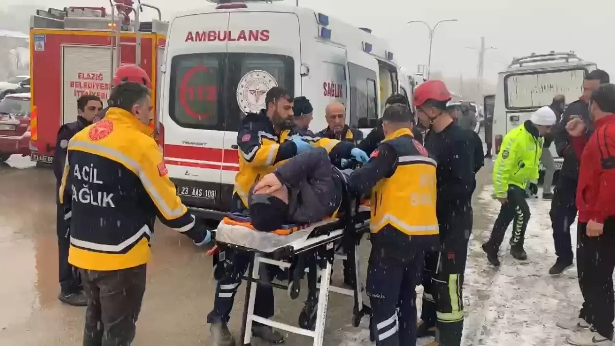 Elazığ'da meydana gelen yolcu minibüsü kazasında 6 kişi yaralandı. Olayın