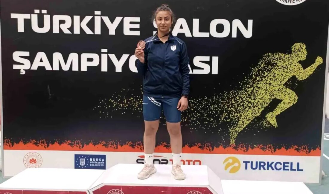 Elazığlı genç atlet Gülnaz Çetin, U16 Salon Atletizm Türkiye Şampiyonası'nda