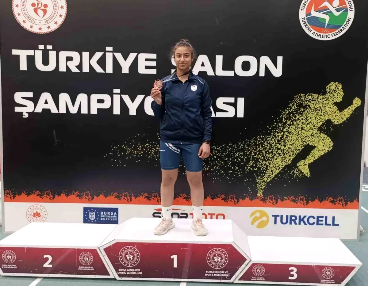 Elazığlı genç atlet Gülnaz Çetin, U16 Salon Atletizm Türkiye Şampiyonası'nda