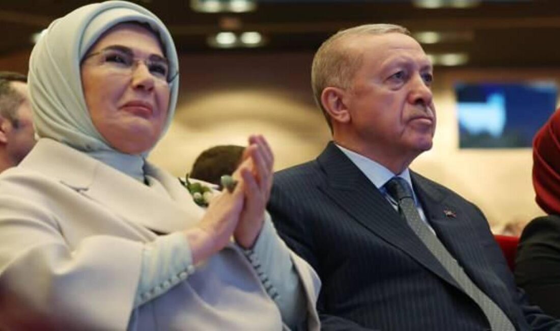 Emine Erdoğan, AK Parti İstanbul İl Kadın Kolları'na özel bir