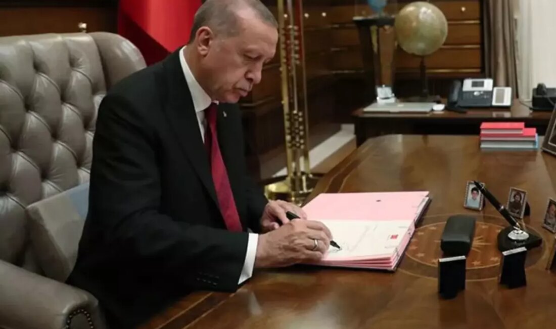 AK Parti 8. Olağan Büyük Kongresi'nin düzenlendiği salonda canlı yayına