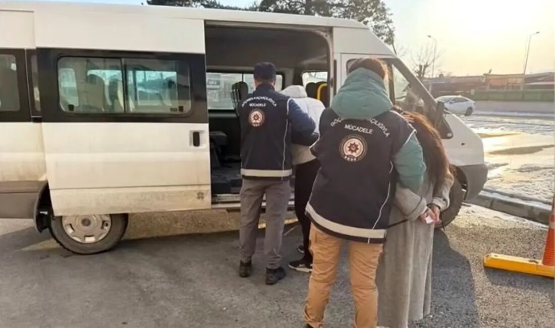 Erzincan'da gerçekleştirilen göçmen kaçakçılığı operasyonunda 18 yabancı uyruklu şahıs yakalandı.