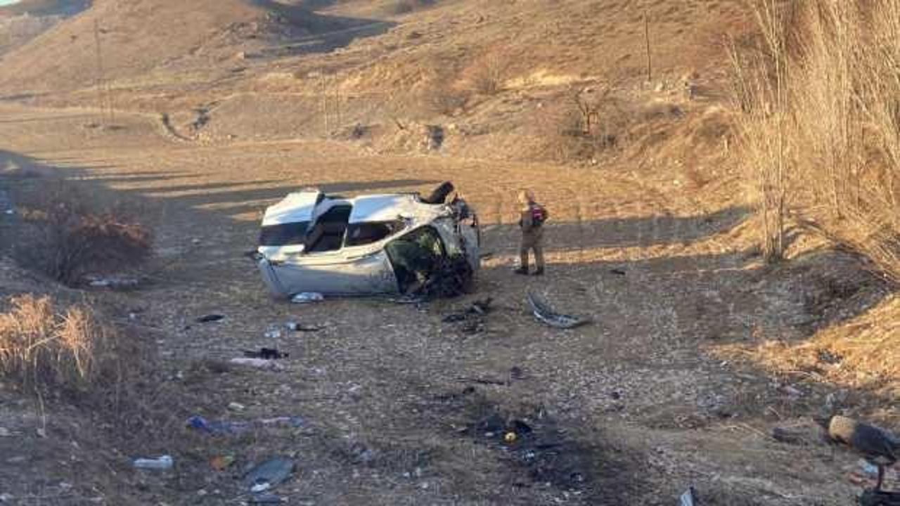 Erzincan'da meydana gelen trafik kazasında 4 kişi yaralandı. Olay yerindeki