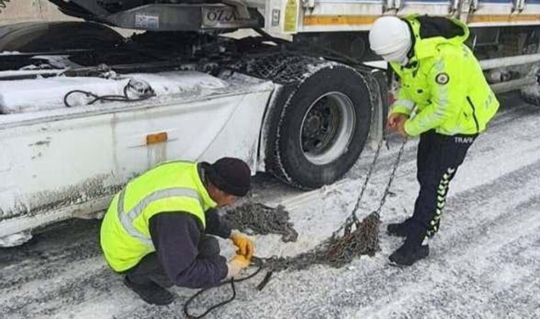 Erzincan'da yoğun kar yağışı sonrası, trafik denetimleri artırıldı ve yardım