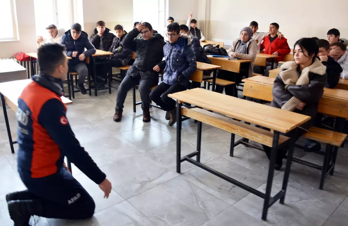 Erzurum'da AFAD, öğrencilere ve öğretmenlere yönelik kapsamlı bir afet eğitimi