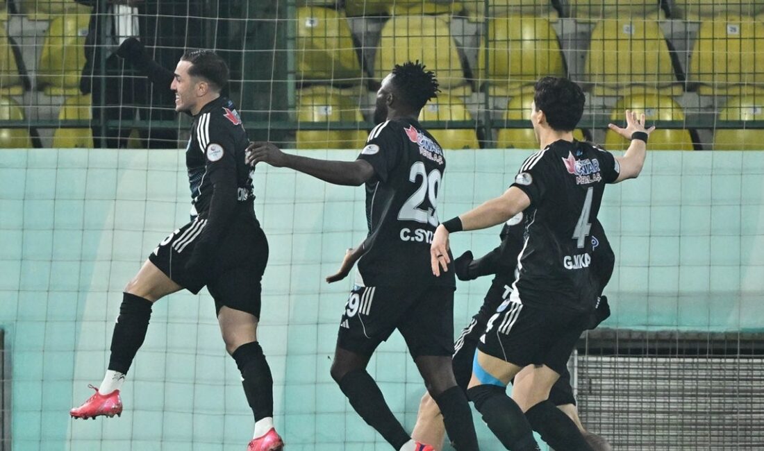 Erzurumspor FK, 1. Lig'in 25. haftasında deplasmanda Esenler Erokspor'u 2-1'lik