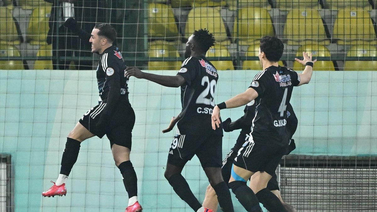 Erzurumspor FK, 1. Lig'in 25. haftasında deplasmanda Esenler Erokspor'u 2-1'lik