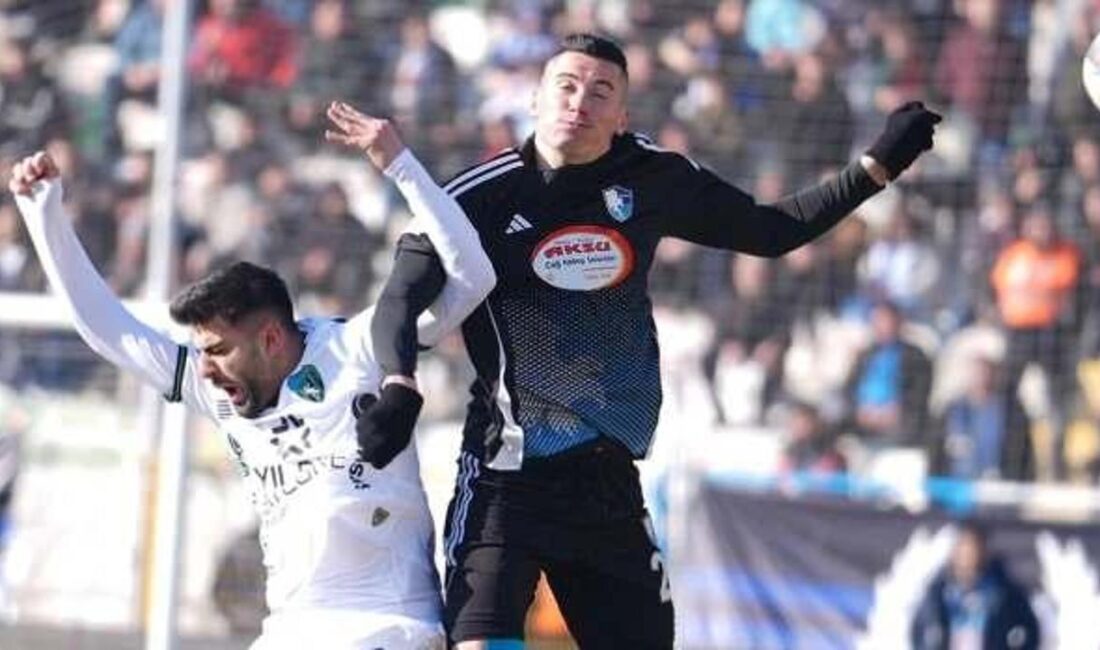 Erzurumspor FK ve Kocaelispor, futbolseverlere unutulmaz bir mücadele sunuyor. İki