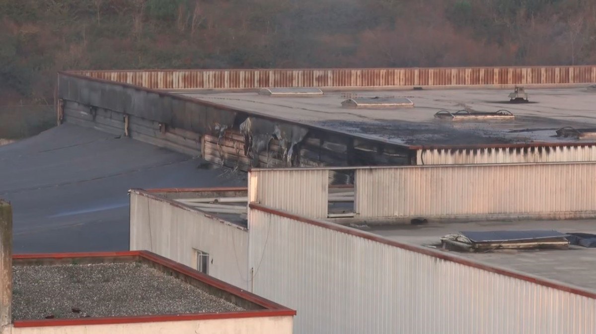 Esenyurt'ta AVM'de Yangın Çıktı