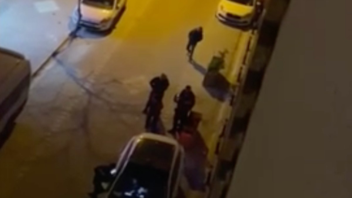 Esenyurt'ta meydana gelen silahlı saldırıda market sahibi yaralandı. Olayın detayları,