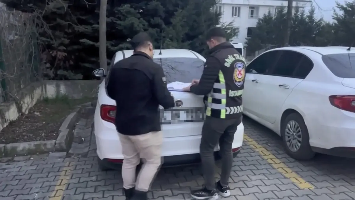 Esenyurt'ta 'Yakışıklı Güvenlik' adıyla bilinen güvenlik görevlisi, yaptığı davranışlar nedeniyle