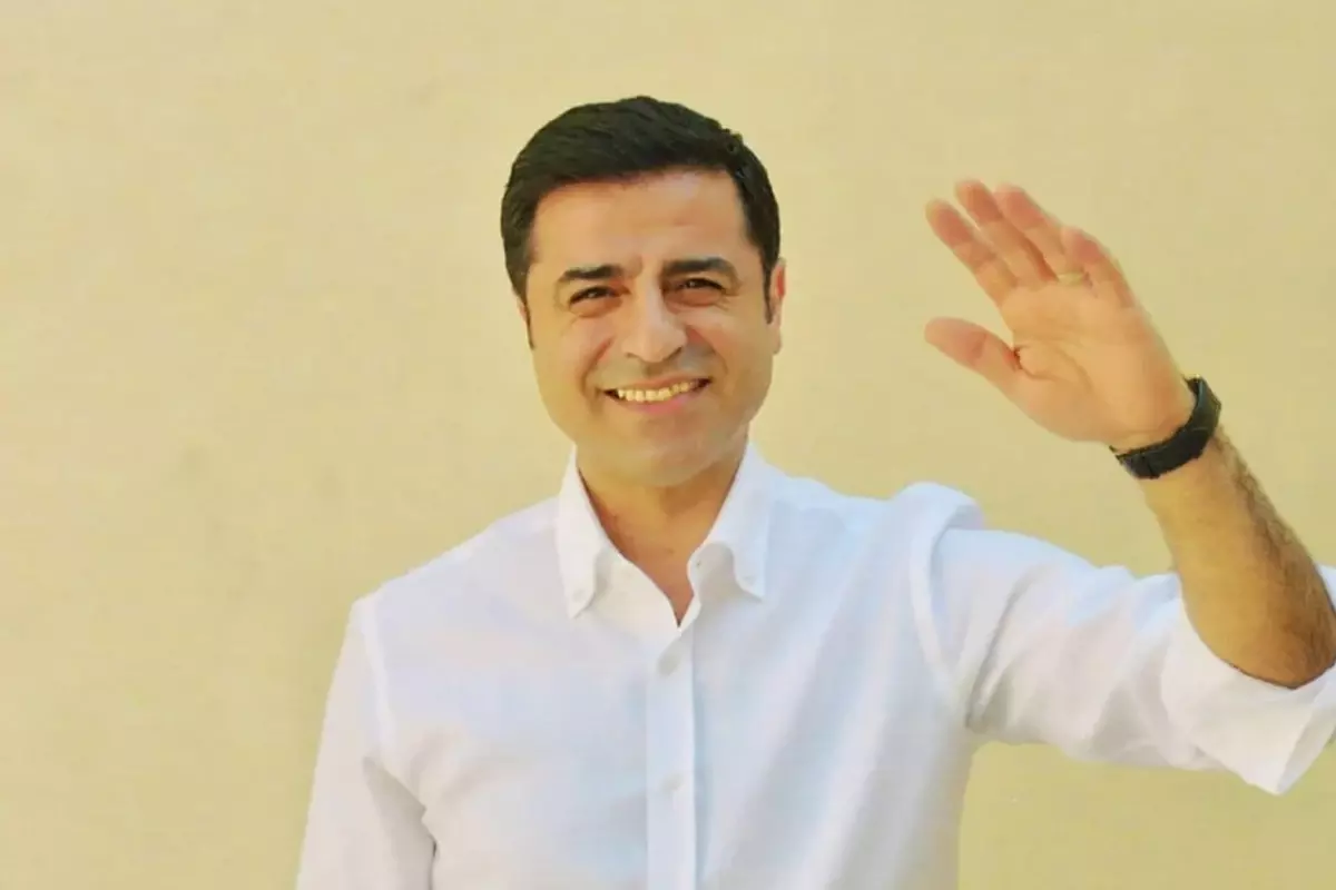 Terör örgütü PKK elebaşı Abdullah Öcalan'ın silah bırakma ve örgütün