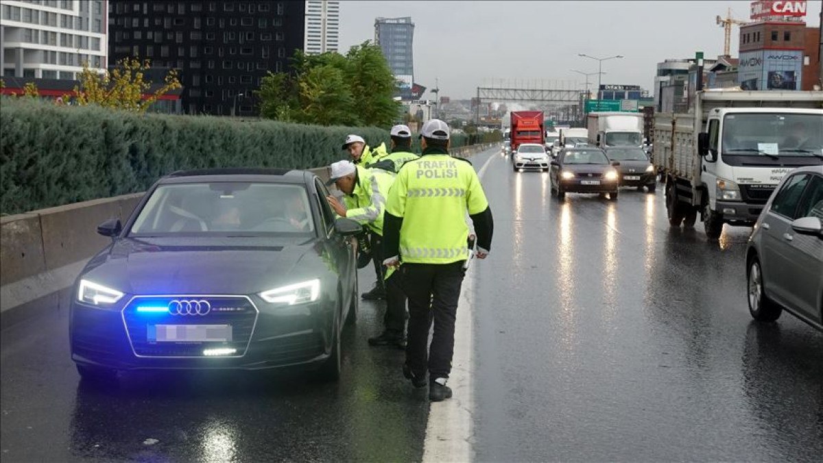 Eski Milletvekillerine Çakar Lamba Kullanma İzni Verildi