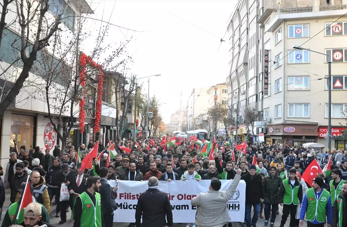 Eskişehir'de sivil toplum kuruluşları, Trump'ın Gazze'teki kelamlarına karşı yürüyüş düzenledi.
