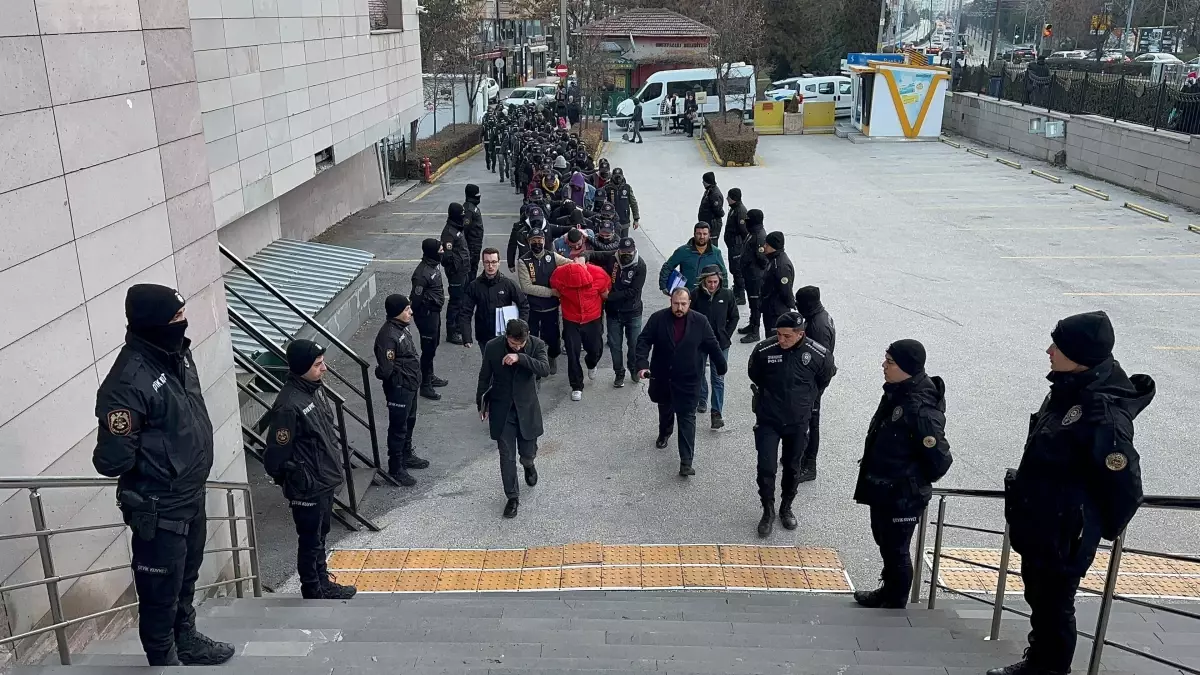 Eskişehir'de gerçekleştirilen yasa dışı bahis operasyonunda 24 kişi gözaltına alındı.