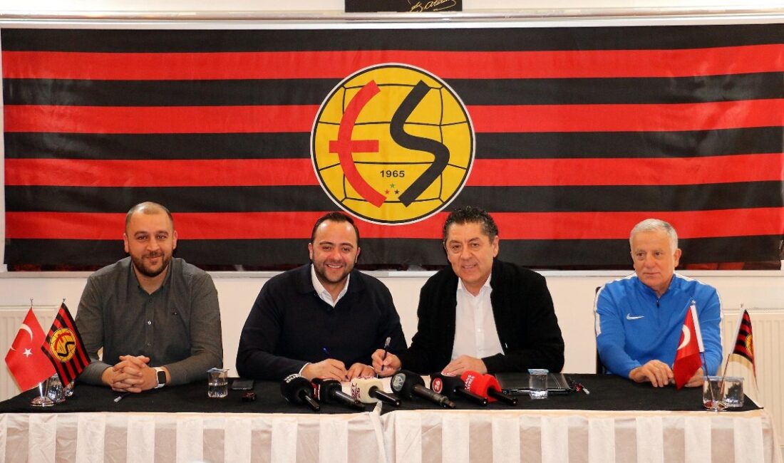 Eskişehirspor, Teknik Direktör Ergun Ortakcı ile yollarını ayırdı. Kulüp, yeni