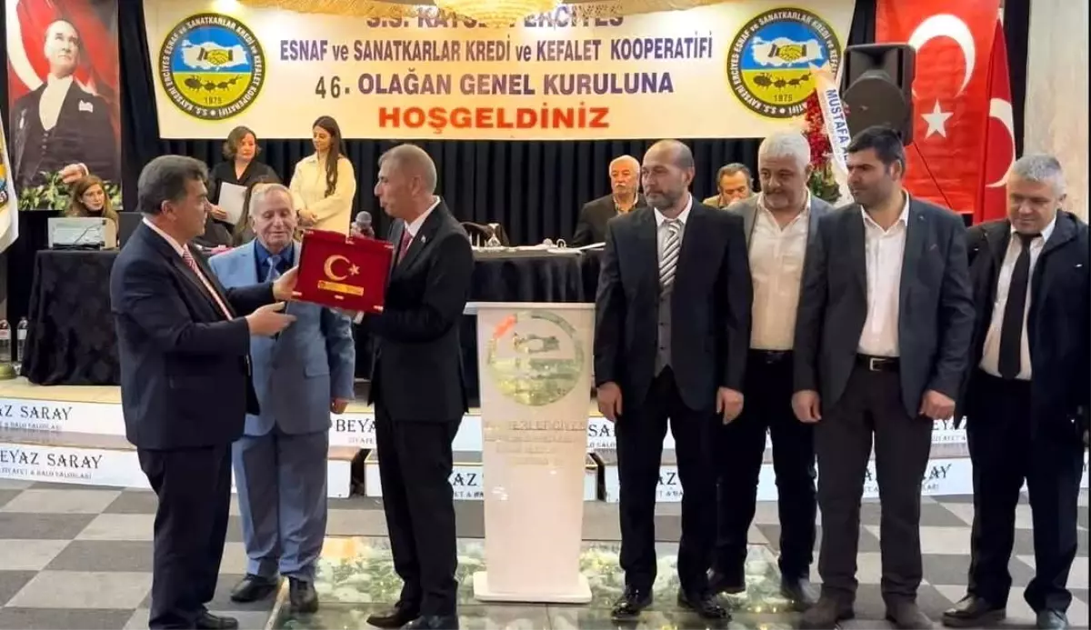 Kayseri KEEKK Genel Şurası'nda Lider Yücel, esnafa dayanak çalışmalarını vurguladı.