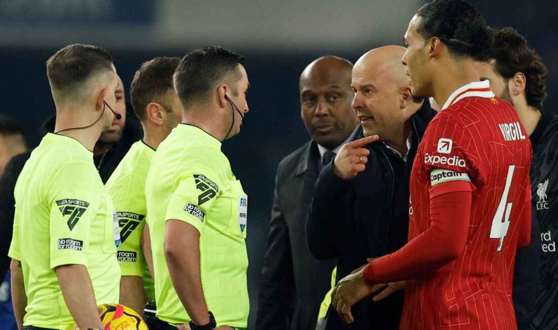 Everton ve Liverpool'un karşılaştığı unutulmaz Merseyside Derbisi, futbol tutkunları için