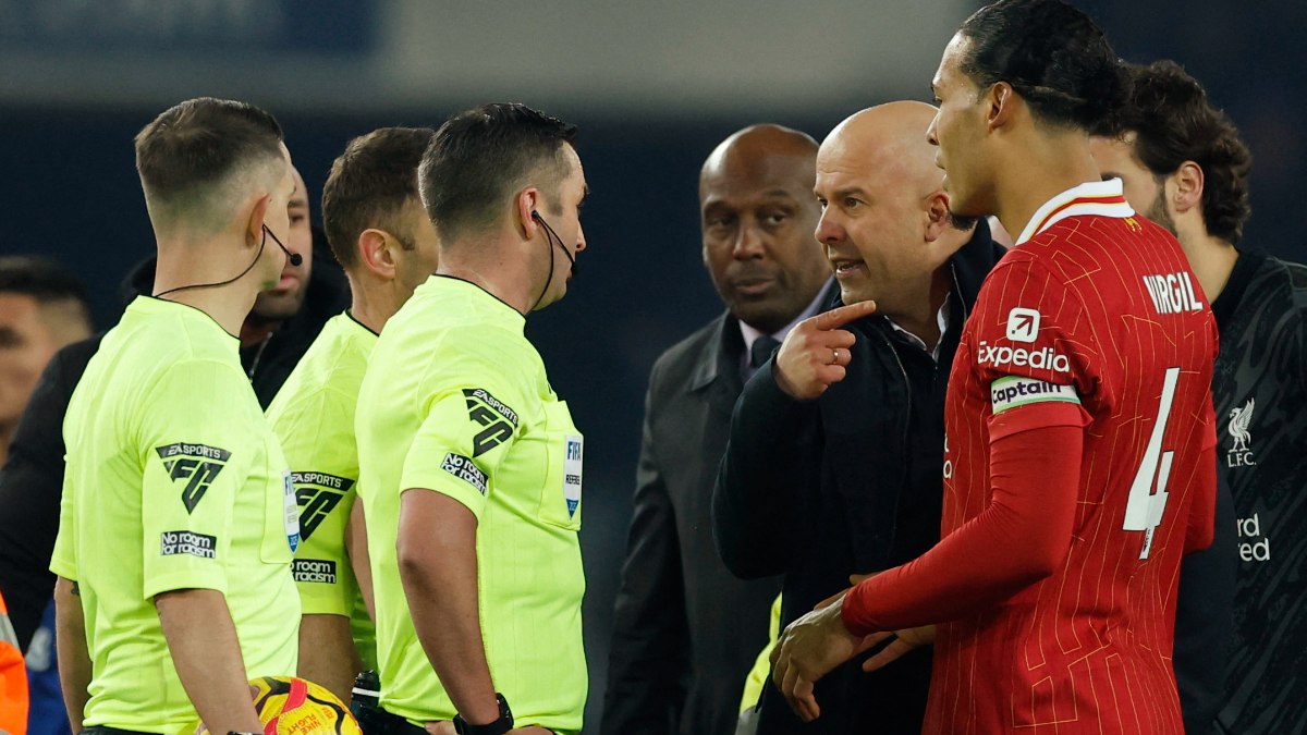 Everton ve Liverpool'un karşılaştığı unutulmaz Merseyside Derbisi, futbol tutkunları için