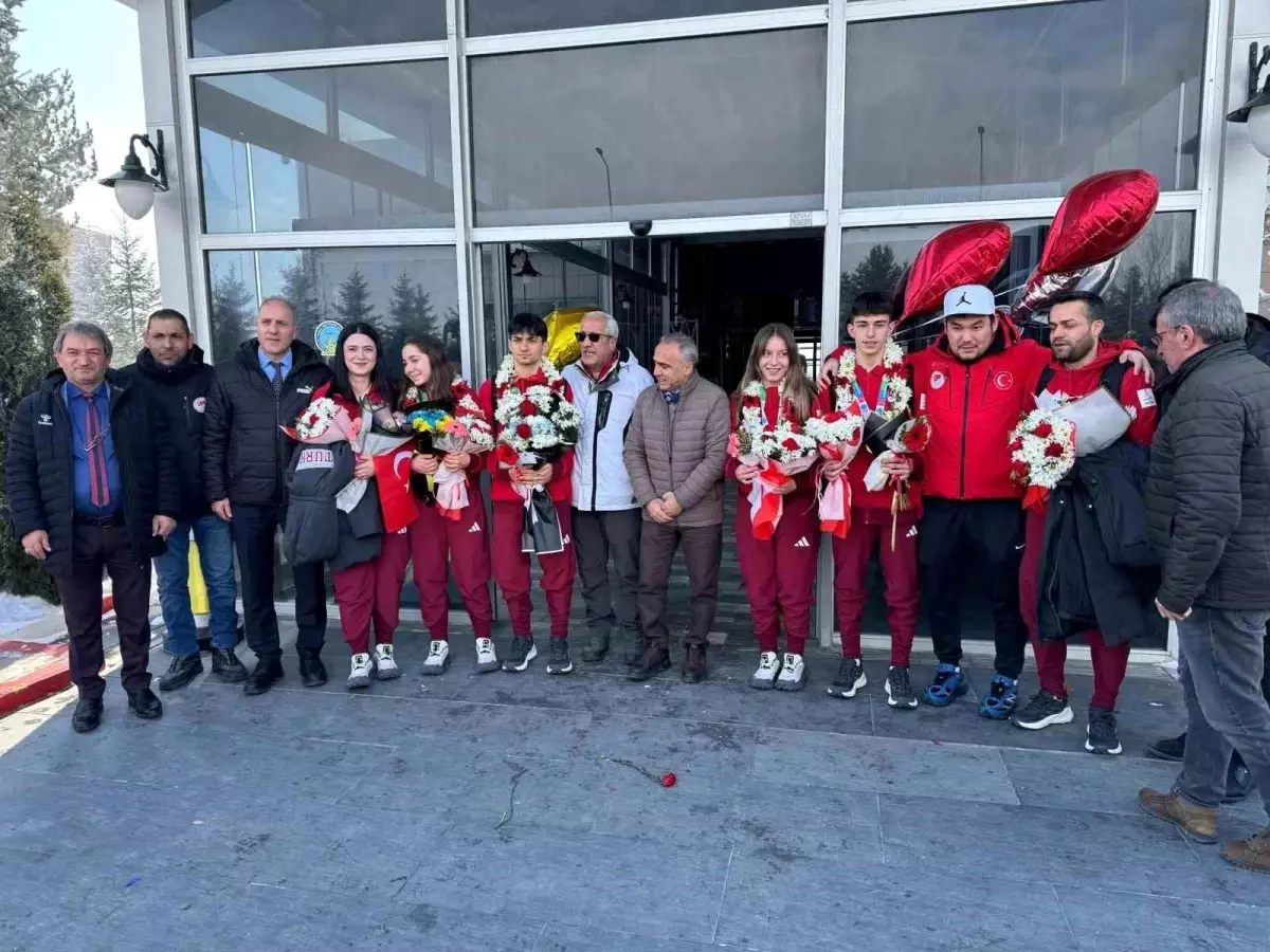 Bakuriani 2025 EYOF'ta bronz madalya kazanan ulusal sportmenler, Erzurum Havalimanında