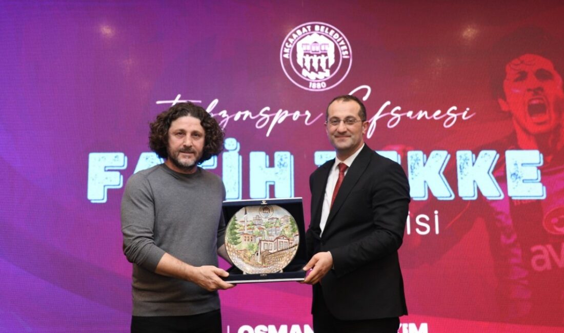 Fatih Tekke, futbolseverlerle buluşarak unutulmaz anlar yaşattı. Futbol tutkusunu paylaştığı