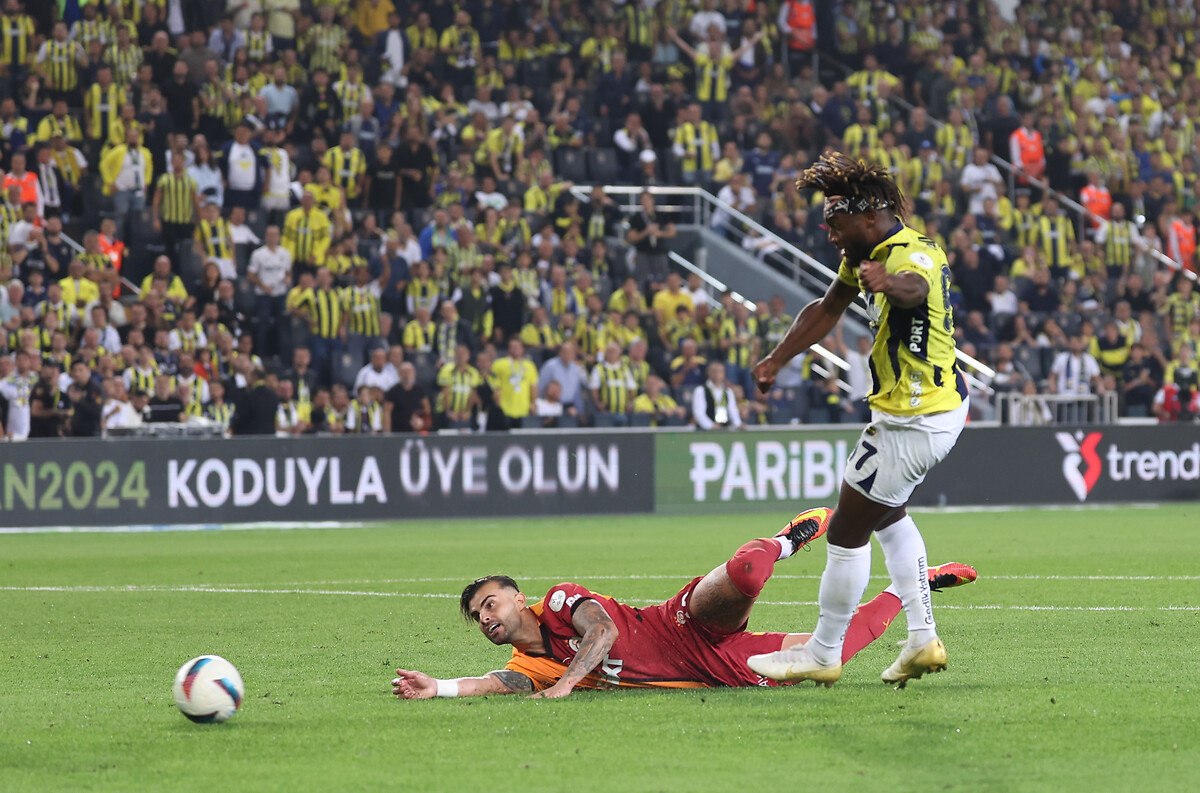Fenerbahçe, Allan Saint Maximin ile Yollarını Ayırıyor