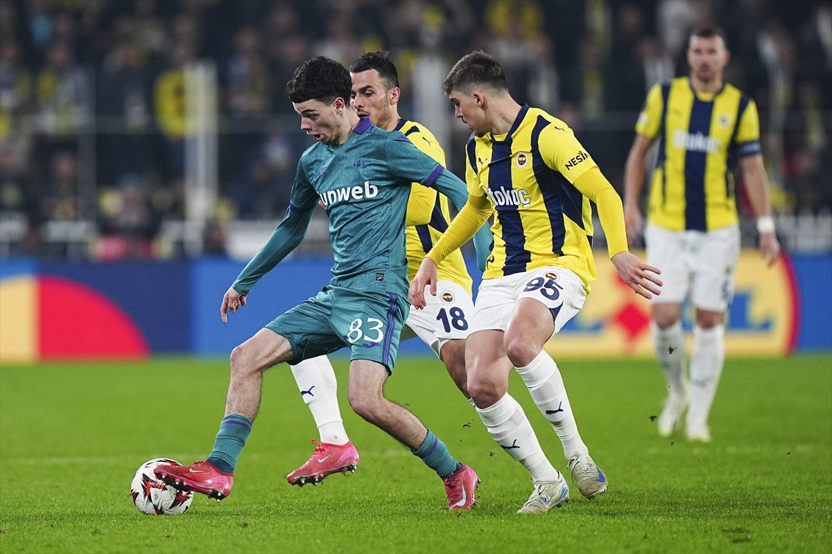 Fenerbahçe, Anderlecht'i 3-0 Mağlup Ederek Avrupa Ligi'nde Öne Geçti