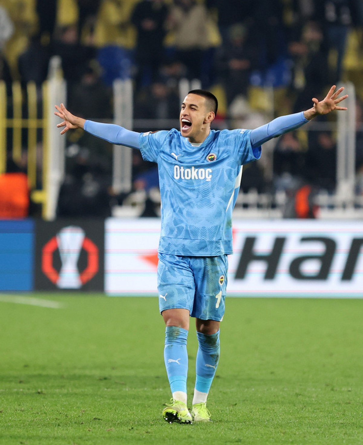 Fenerbahçe, Anderlecht'i 3-0 Geçti