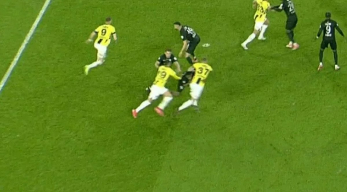 Fenerbahçe - Çaykur Rizespor Maçının Değerlendirmesi: Kırmızı Kartlar ve Penaltılar