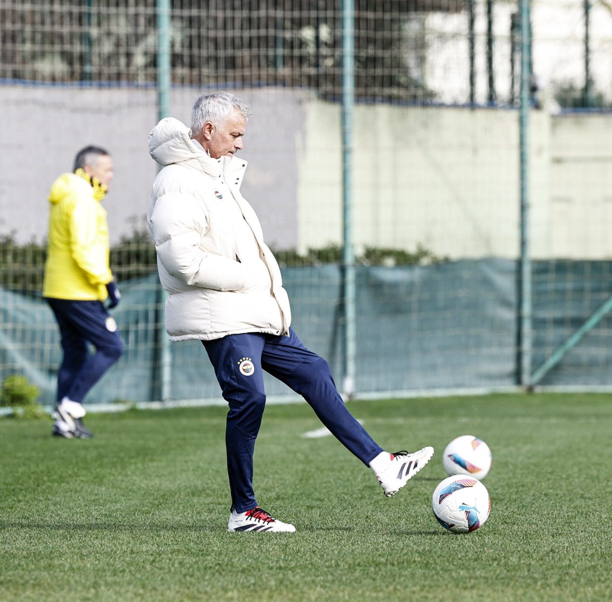 Fenerbahçe, Erzurumspor FK Maçına Hazırlanıyor
