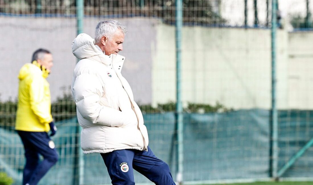 Fenerbahçe, Erzurumspor FK ile yapacağı kritik maça hazırlanıyor. Takımın son